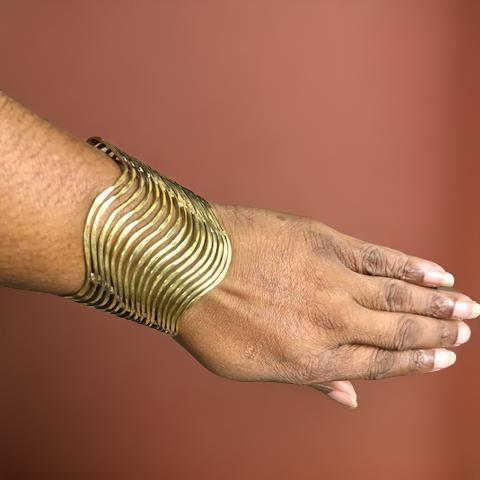 Curvy Gold Bracelet - MAGOS