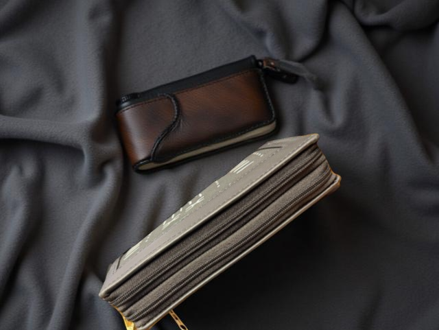 African Black/White Print Wristlet Wallet