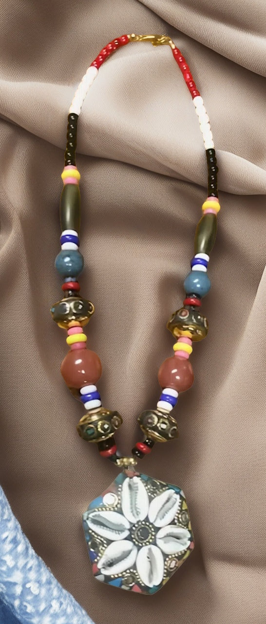 African Fashion Colorful Cowrie Style Beaded Necklace