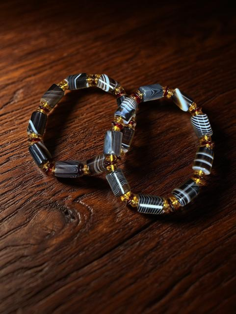 Title: Midnight Ember Agate Men’s Stretch Bracelet