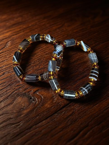 Title: Midnight Ember Agate Men’s Stretch Bracelet
