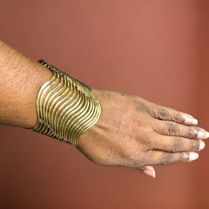 Curvy Gold Bracelet - MAGOS